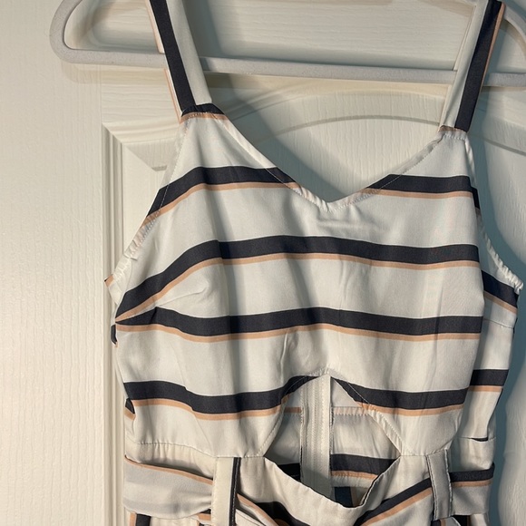 Striped jumpsuit with pockets - Picture 3 of 4